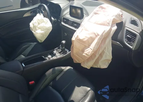 2018 Mazda Mazda3 Touring z USA, uszkodzony, nr VIN 3MZBN1V30JM159891